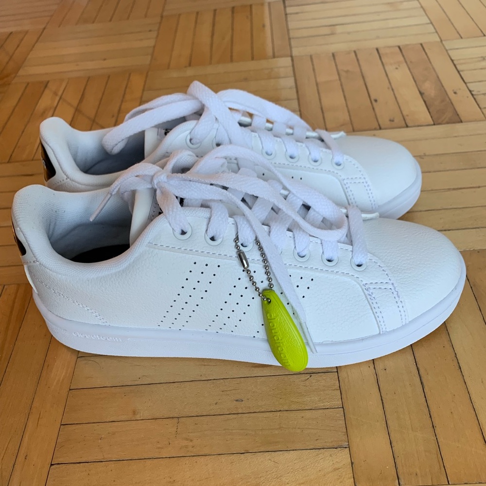 New Adidas women’s Cloudfoam advantage sneaker